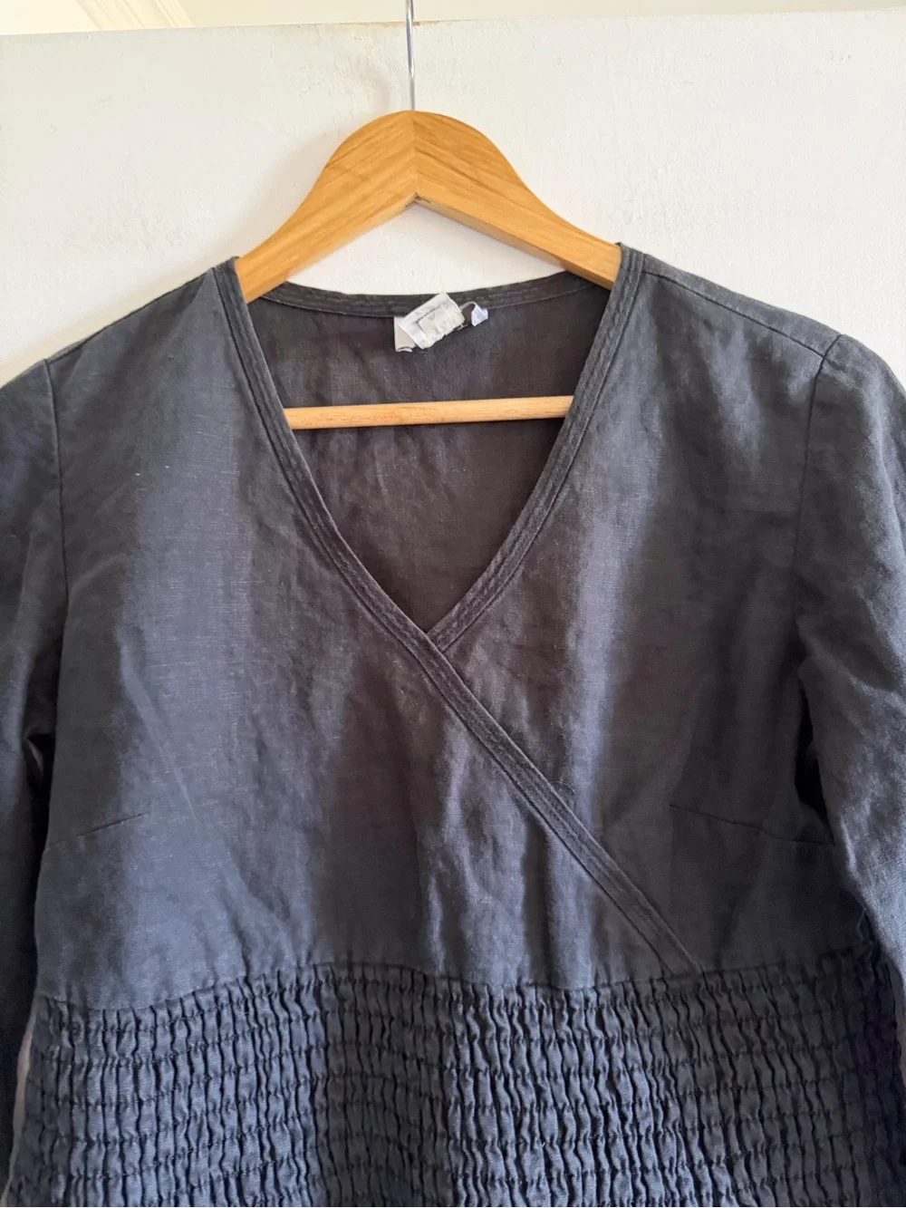 Ann Taylor LOFT Black Linen Smocked Crossover Peplum Sleeve Blouse size 2 EUC - Picture 2 of 7
